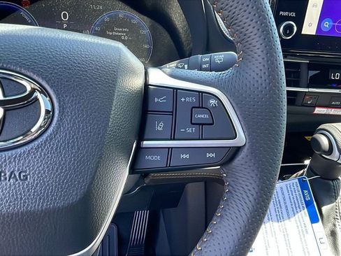 New 2026 Toyota Sienna XLE Woodland Edition AWD/4WD image 24