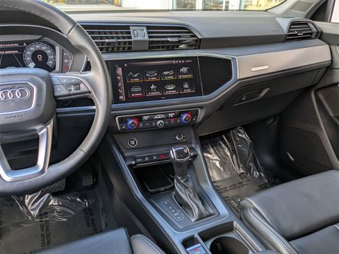 Used 2025 Audi Q3 2.0T Premium w/ Convenience Package image 9