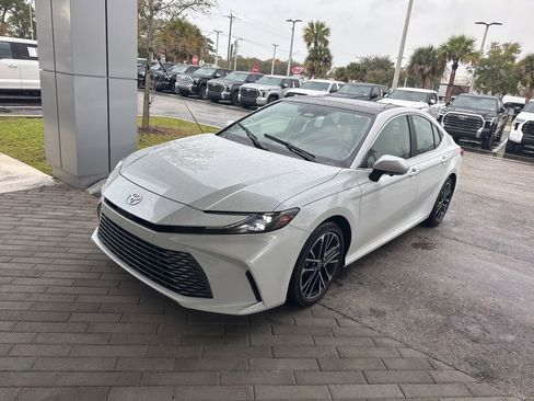 Used 2025 Toyota Camry XLE w/ Premium Plus Package image 2