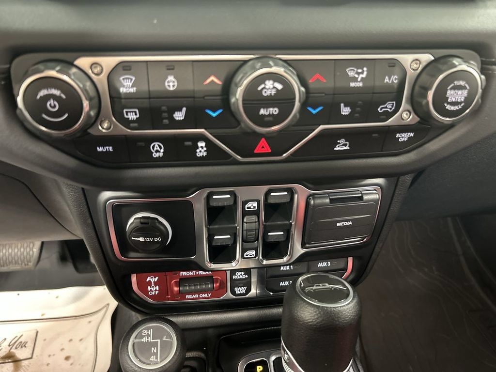 Used 2024 Jeep Gladiator Rubicon w/ Technology Group AWD/4WD image 17