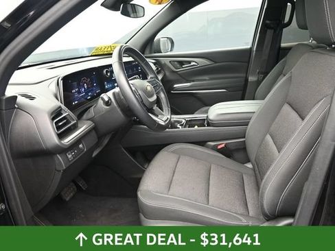 Used 2024 Chevrolet Traverse LT FWD image 17
