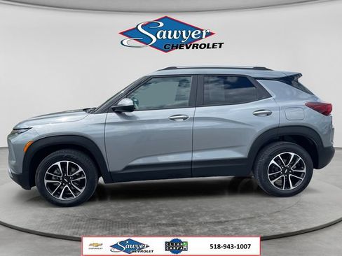 Used 2024 Chevrolet TrailBlazer LT w/ Convenience Package AWD/4WD image 2