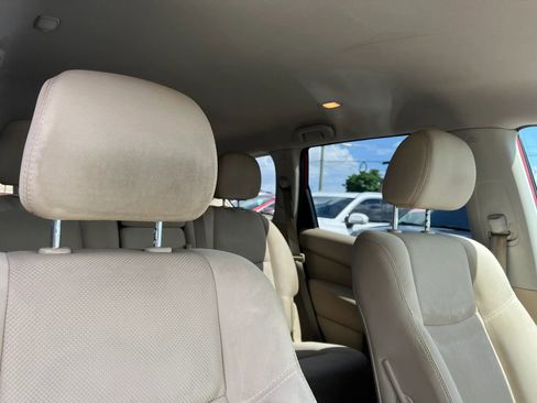 Used 2017 Nissan Pathfinder SV FWD image 18