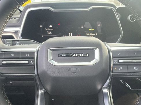 New 2025 GMC Canyon Denali w/ LPO, Denali Black Edition image 17