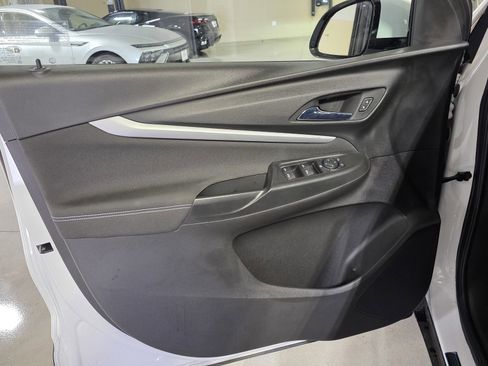 Used 2023 Chevrolet Bolt EUV LT w/ Comfort Package image 16