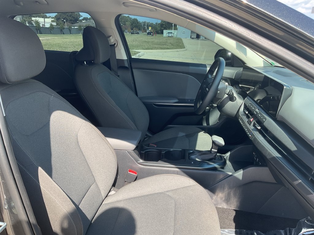 Used 2025 Kia K4 FWD image 17