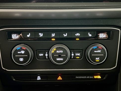 Used 2021 Volkswagen Atlas Cross Sport SE w/ Panoramic Sunroof Package image 11