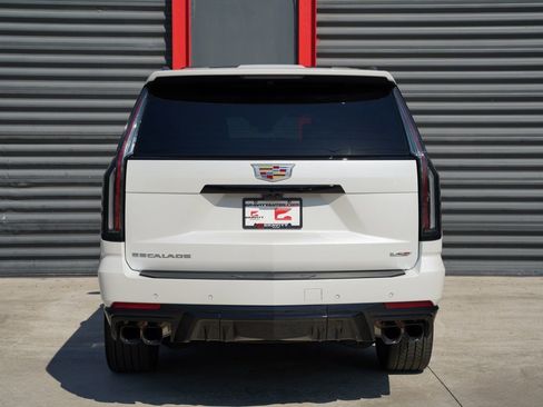 Used 2025 Cadillac Escalade ESV V AWD/4WD image 10