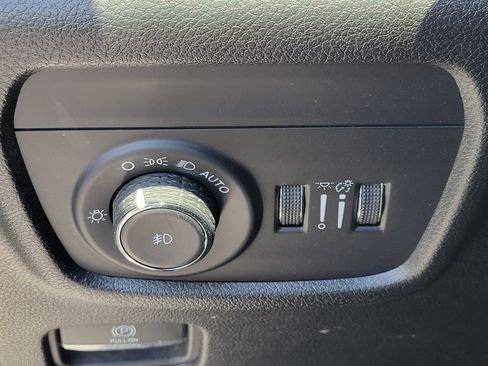 Used 2023 Jeep Grand Cherokee Limited RWD image 13