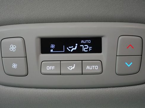 Used 2025 Kia Carnival FWD image 25