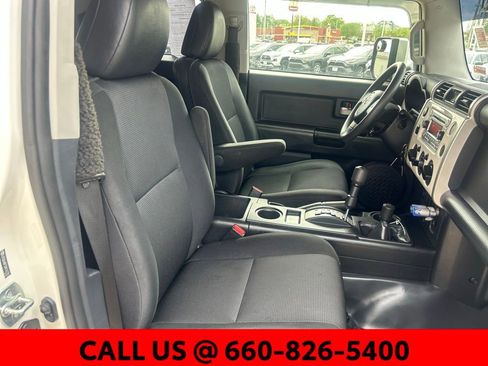 Used 2013 Toyota FJ Cruiser 4WD w/ Convenience Pkg image 6