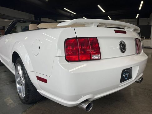 Used 2009 Ford Mustang GT Premium RWD image 27