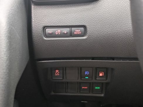 Used 2018 Nissan Rogue SV FWD image 18