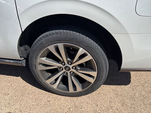 Used 2021 Ford Expedition Max Limited image 11