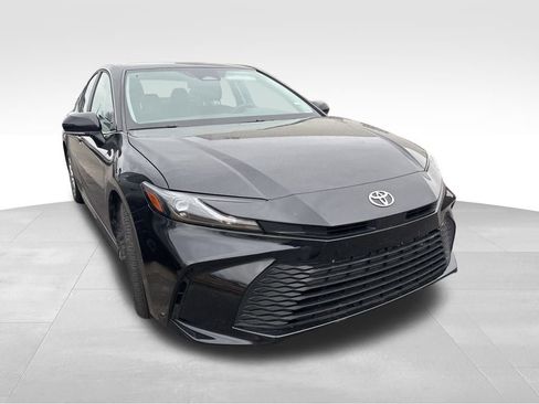 Used 2025 Toyota Camry LE image 8
