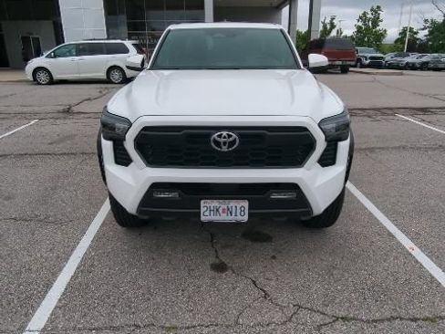 Used 2024 Toyota Tacoma TRD Off-Road w/ TRD Off Road Upgrade Package AWD/4WD image 4