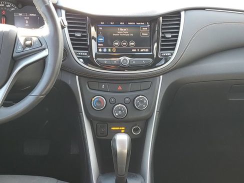 Used 2022 Chevrolet Trax LT w/ LT Convenience Package AWD/4WD image 23