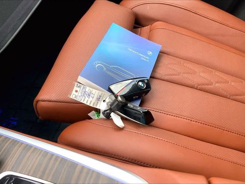 Used 2025 BMW X7 M60i AWD/4WD image 13