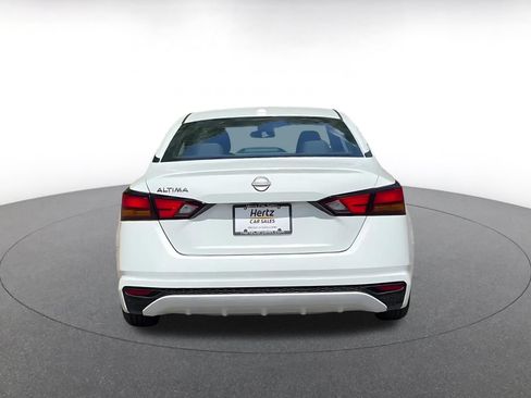 Used 2025 Nissan Altima 2.5 SV FWD image 10