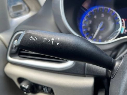 Certified 2023 Chrysler Pacifica Touring-L FWD image 24