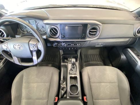 Used 2019 Toyota Tacoma TRD Off-Road w/ Technology Package AWD/4WD image 23