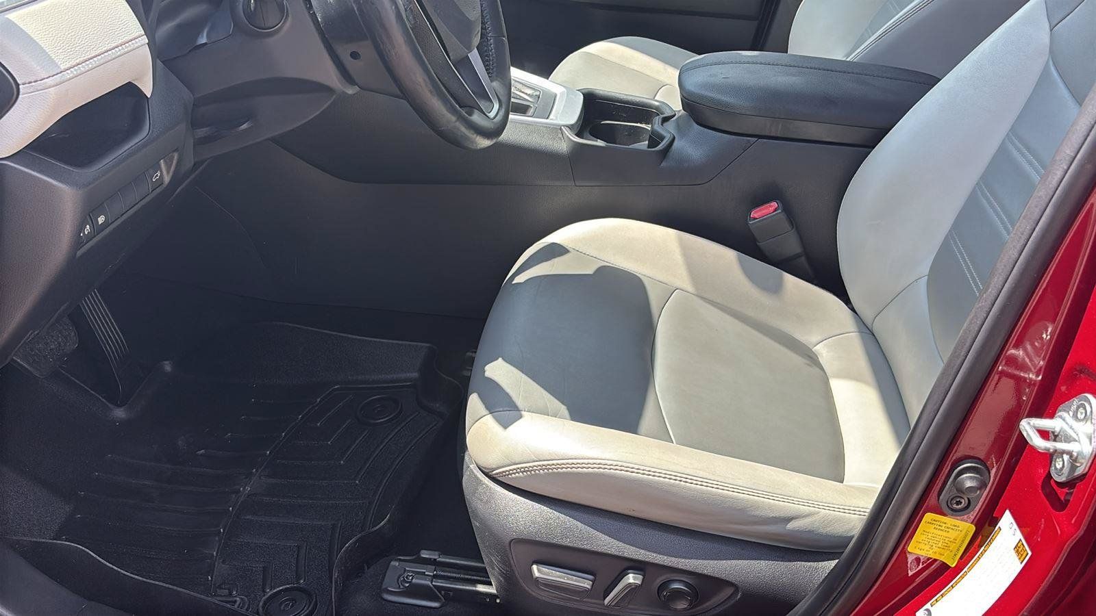 Used 2019 Toyota RAV4 XLE Premium FWD image 15