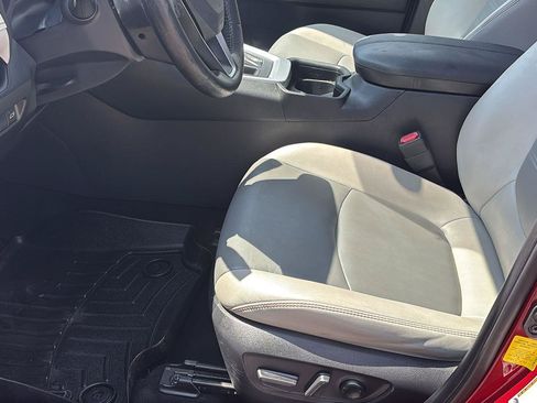 Used 2019 Toyota RAV4 XLE Premium FWD image 15