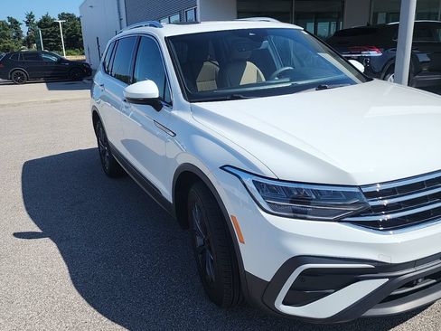 Used 2024 Volkswagen Tiguan SE AWD/4WD image 2