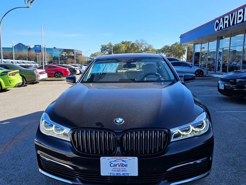 Used 2018 BMW 750i w/ Interior Design Package image 2
