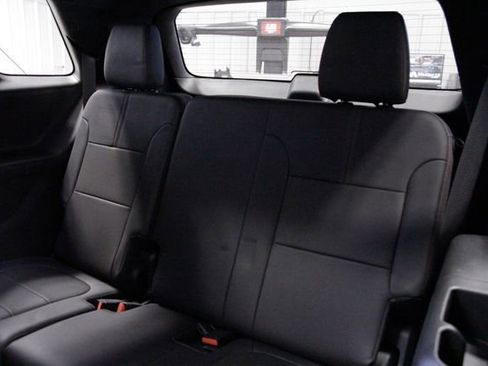 Used 2023 Chevrolet Traverse RS image 18