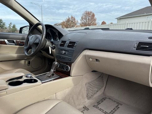 Used 2011 Mercedes-Benz C 300 4MATIC Sedan image 26