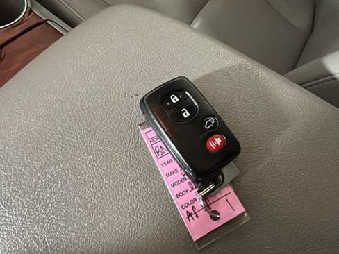 Used 2010 Toyota Highlander Limited AWD/4WD image 20
