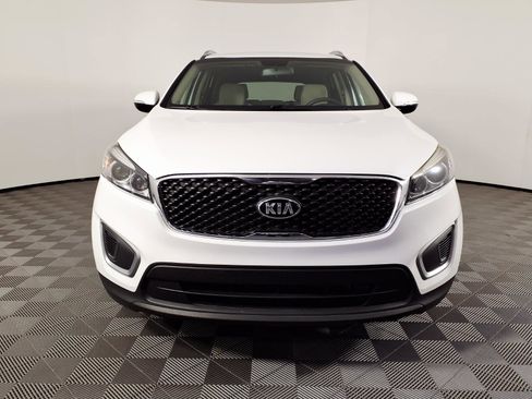 Used 2017 Kia Sorento LX FWD image 2