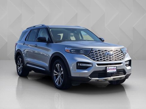 Used 2020 Ford Explorer Platinum w/ Premium Technology Package image 3