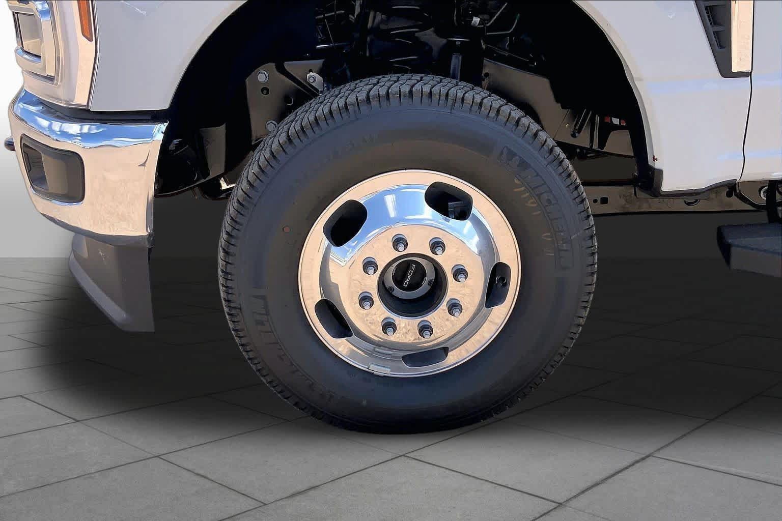New 2026 Ford F350 Lariat AWD/4WD image 11