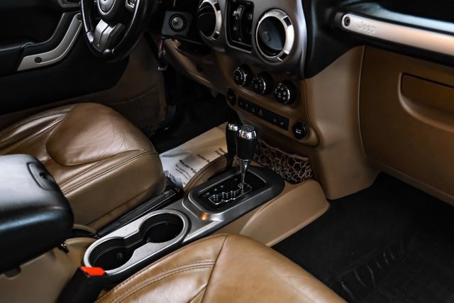 Used 2015 Jeep Wrangler Unlimited Sahara w/ Connectivity Group AWD/4WD image 23