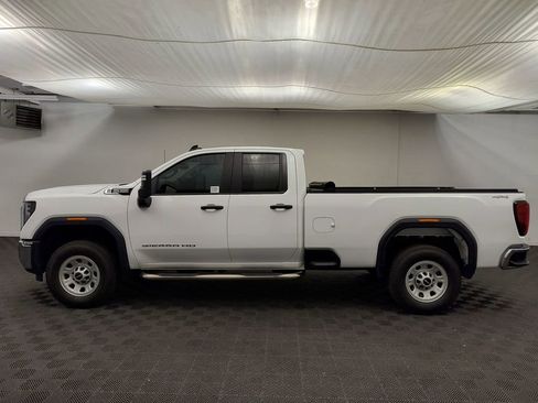 Used 2024 GMC Sierra 2500 Pro w/ Convenience Package image 2