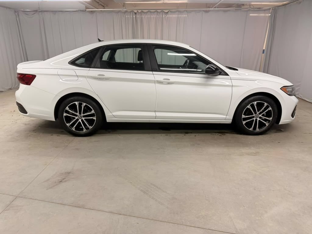 Used 2023 Volkswagen Jetta Sport FWD image 17
