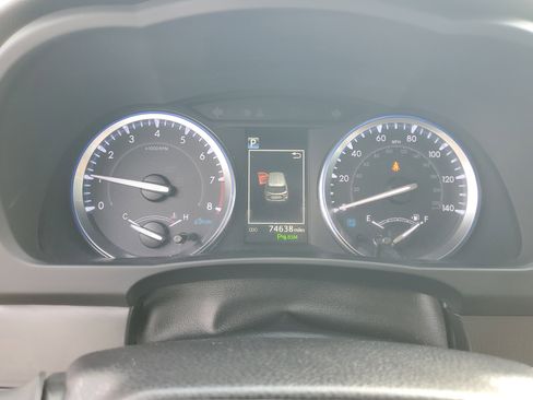 Used 2019 Toyota Highlander Limited image 26