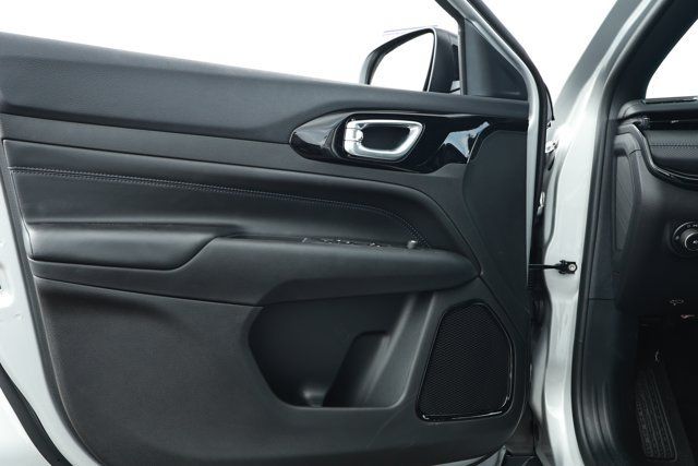 New 2026 Jeep Compass Latitude AWD/4WD image 21