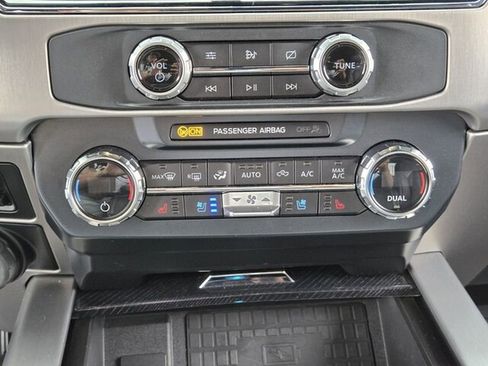 Used 2022 Ford F350 Platinum w/ Tremor Off-Road Package AWD/4WD image 27