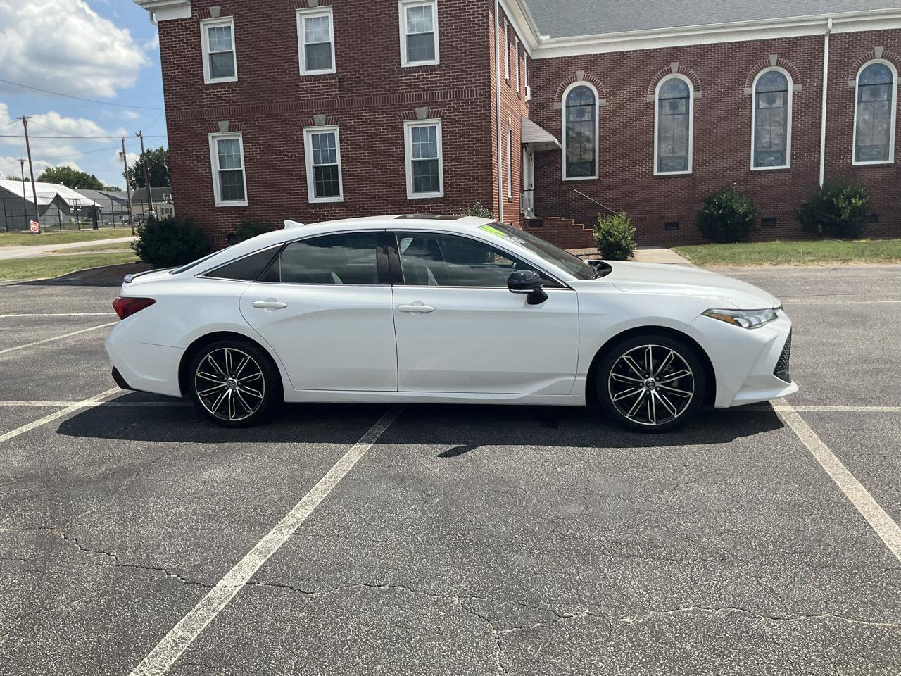 Used 2019 Toyota Avalon XSE w/ Carpet Mat Package FWD image 4
