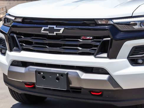 Used 2024 Chevrolet Colorado Z71 w/ Z71 Convenience Package 2 AWD/4WD image 8