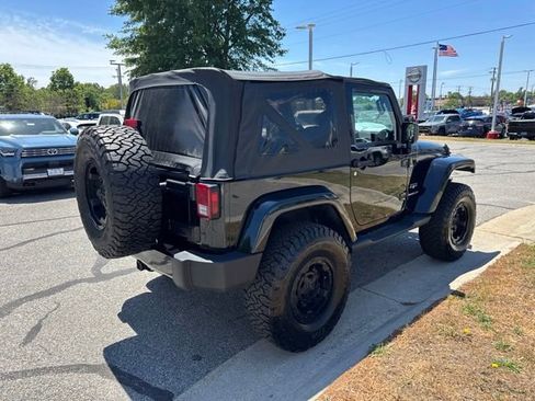 Used 2017 Jeep Wrangler Sahara AWD/4WD image 7