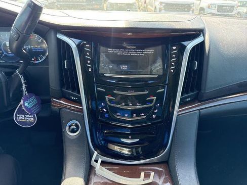 Used 2019 Cadillac Escalade Premium Luxury w/ LPO, Radiant Package AWD/4WD image 8