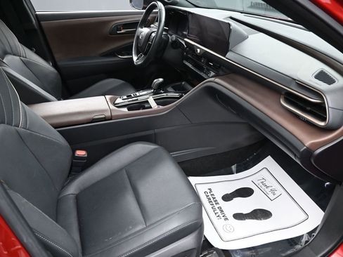 Used 2024 Toyota Crown Limited image 27