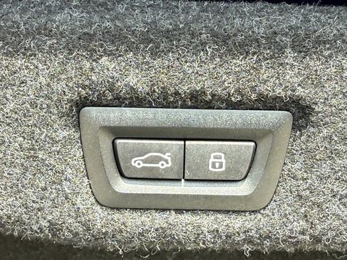 Used 2025 BMW 530i w/ Premium Package image 15