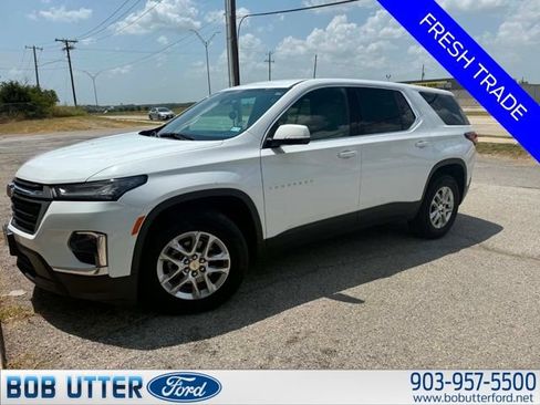Used 2023 Chevrolet Traverse LS w/ Safety Package FWD image 2