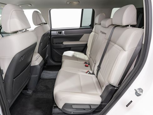 Used 2025 Hyundai Santa Fe SEL FWD image 30