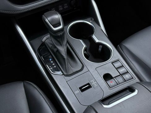 Used 2023 Toyota Highlander XLE image 40